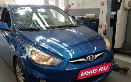 Hyundai Solaris II рестайлинг, 2011 год, 700 000 рублей, 2 фотография