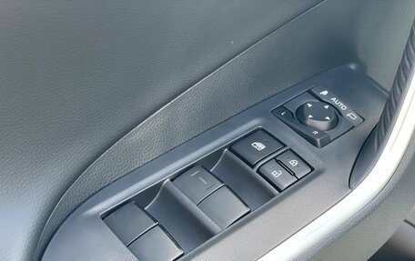 Toyota RAV4, 2025 год, 3 680 000 рублей, 10 фотография