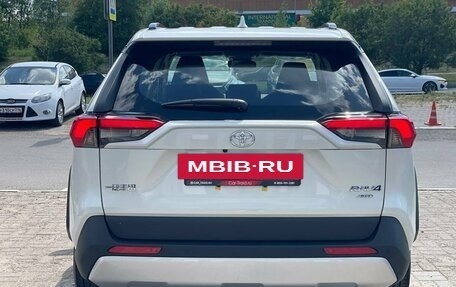 Toyota RAV4, 2025 год, 3 680 000 рублей, 6 фотография