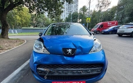 Peugeot 107 I рестайлинг, 2010 год, 340 000 рублей, 3 фотография