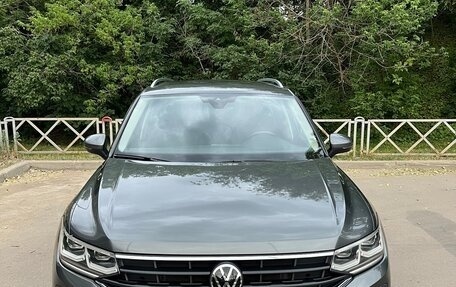 Volkswagen Tiguan II, 2020 год, 2 750 000 рублей, 1 фотография