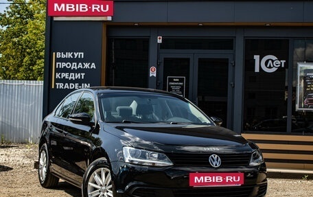 Volkswagen Jetta VI, 2013 год, 999 000 рублей, 2 фотография