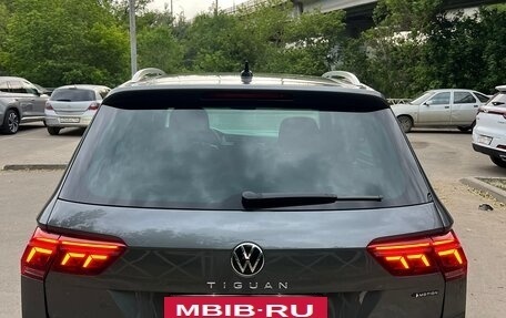Volkswagen Tiguan II, 2020 год, 2 750 000 рублей, 2 фотография