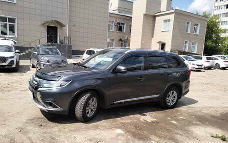 Mitsubishi Outlander III рестайлинг 3, 2017 год, 2 400 000 рублей, 1 фотография