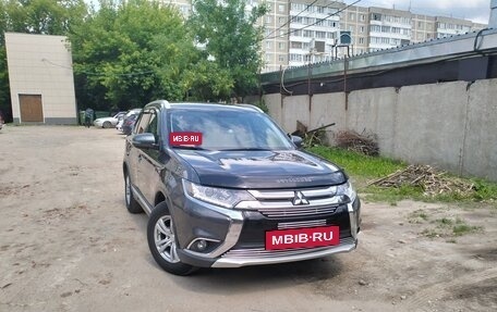 Mitsubishi Outlander III рестайлинг 3, 2017 год, 2 400 000 рублей, 3 фотография