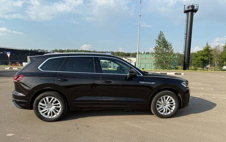 Volkswagen Touareg III, 2019 год, 5 900 000 рублей, 3 фотография