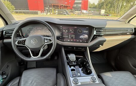 Volkswagen Touareg III, 2019 год, 5 900 000 рублей, 6 фотография