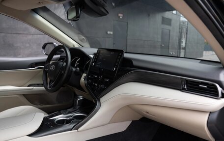 Toyota Camry, 2022 год, 2 990 000 рублей, 10 фотография