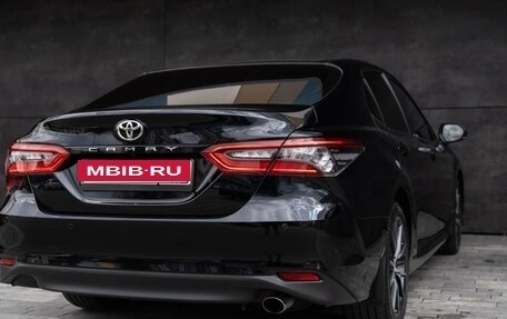 Toyota Camry, 2022 год, 2 990 000 рублей, 2 фотография