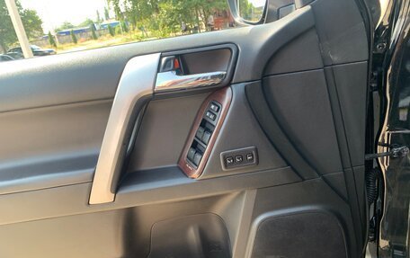 Toyota Land Cruiser Prado 150 рестайлинг 2, 2014 год, 2 990 000 рублей, 26 фотография