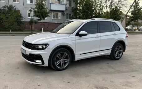 Volkswagen Tiguan II, 2018 год, 2 400 000 рублей, 1 фотография