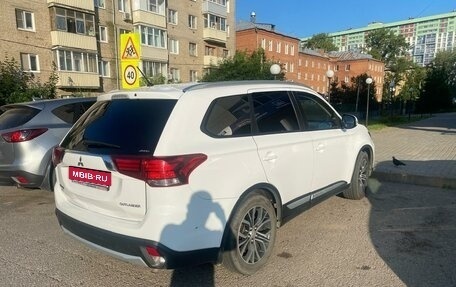 Mitsubishi Outlander III рестайлинг 3, 2016 год, 1 350 000 рублей, 1 фотография