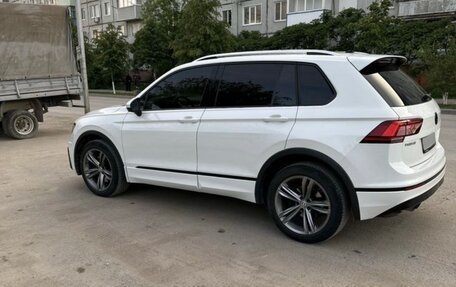 Volkswagen Tiguan II, 2018 год, 2 400 000 рублей, 2 фотография