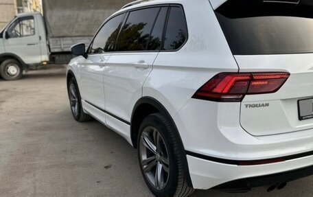 Volkswagen Tiguan II, 2018 год, 2 400 000 рублей, 3 фотография