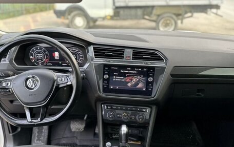 Volkswagen Tiguan II, 2018 год, 2 400 000 рублей, 9 фотография