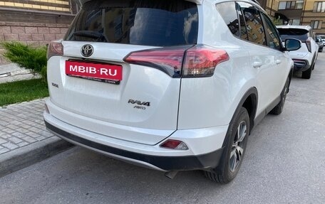Toyota RAV4, 2019 год, 2 799 000 рублей, 2 фотография