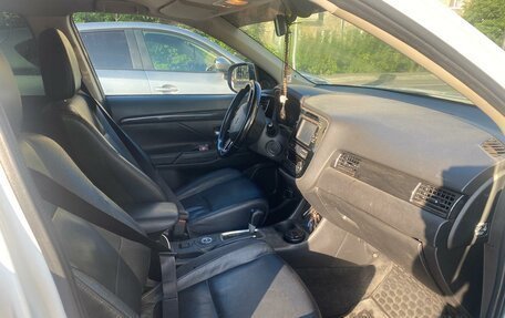 Mitsubishi Outlander III рестайлинг 3, 2016 год, 1 350 000 рублей, 7 фотография