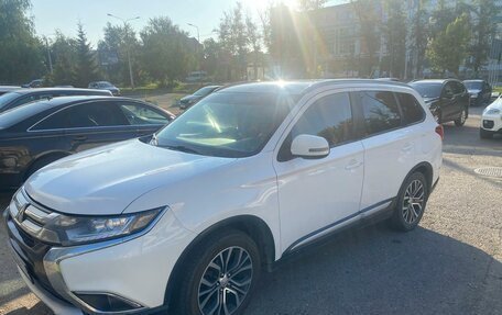Mitsubishi Outlander III рестайлинг 3, 2016 год, 1 350 000 рублей, 3 фотография