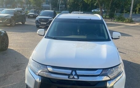 Mitsubishi Outlander III рестайлинг 3, 2016 год, 1 350 000 рублей, 4 фотография