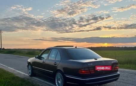 Mercedes-Benz E-Класс AMG, 1996 год, 1 550 000 рублей, 4 фотография