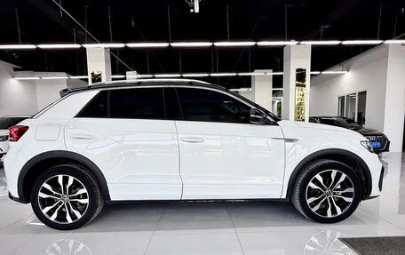 Volkswagen T-Roc I, 2022 год, 1 794 000 рублей, 5 фотография