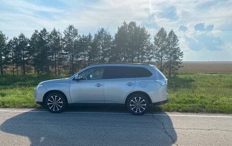 Mitsubishi Outlander III рестайлинг 3, 2014 год, 1 200 000 рублей, 2 фотография