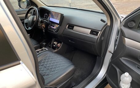 Mitsubishi Outlander III рестайлинг 3, 2014 год, 1 200 000 рублей, 6 фотография