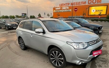 Mitsubishi Outlander III рестайлинг 3, 2014 год, 1 200 000 рублей, 5 фотография