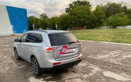 Mitsubishi Outlander III рестайлинг 3, 2014 год, 1 200 000 рублей, 8 фотография