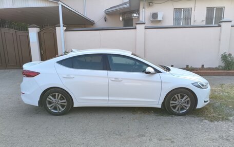 Hyundai Elantra VI рестайлинг, 2018 год, 1 800 000 рублей, 5 фотография