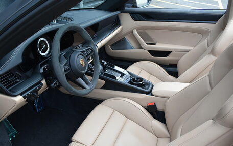 Porsche 911, 2023 год, 27 000 000 рублей, 16 фотография