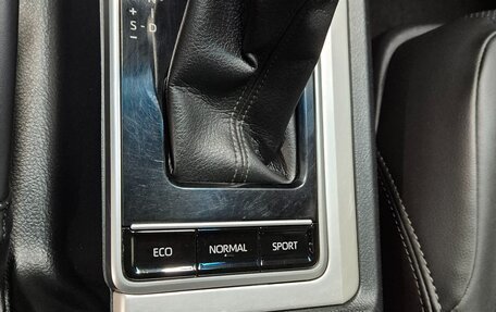 Toyota Land Cruiser Prado 150 рестайлинг 2, 2020 год, 6 500 000 рублей, 20 фотография