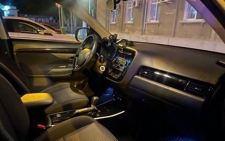 Mitsubishi Outlander III рестайлинг 3, 2019 год, 2 090 000 рублей, 5 фотография