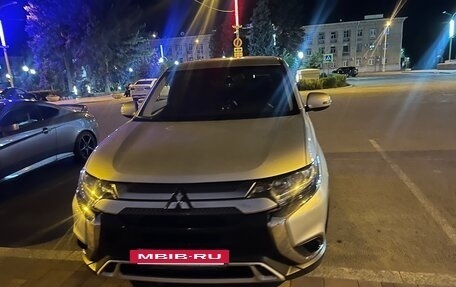 Mitsubishi Outlander III рестайлинг 3, 2019 год, 2 090 000 рублей, 3 фотография