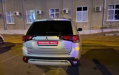 Mitsubishi Outlander III рестайлинг 3, 2019 год, 2 090 000 рублей, 8 фотография