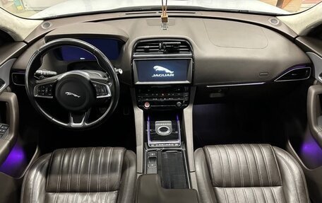 Jaguar F-Pace, 2018 год, 3 300 000 рублей, 13 фотография