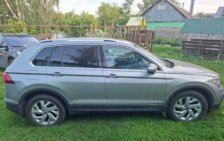 Volkswagen Tiguan II, 2021 год, 2 700 000 рублей, 4 фотография