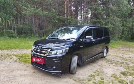 Toyota Voxy III, 2014 год, 2 000 000 рублей, 2 фотография