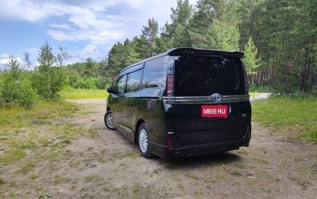 Toyota Voxy III, 2014 год, 2 000 000 рублей, 3 фотография