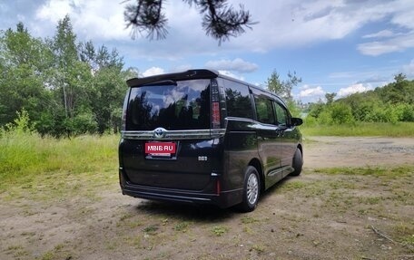 Toyota Voxy III, 2014 год, 2 000 000 рублей, 4 фотография