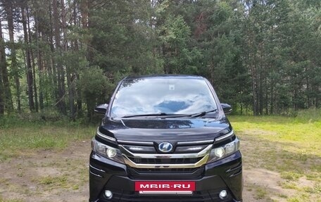 Toyota Voxy III, 2014 год, 2 000 000 рублей, 5 фотография