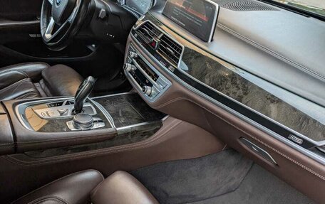 BMW 7 серия, 2018 год, 3 100 000 рублей, 9 фотография