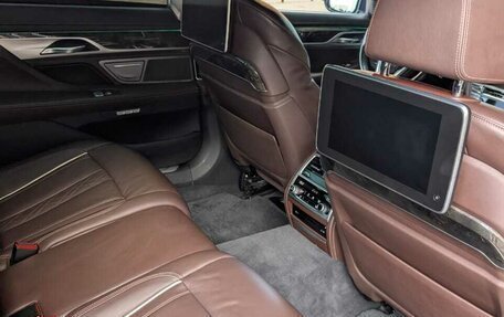 BMW 7 серия, 2018 год, 3 100 000 рублей, 10 фотография