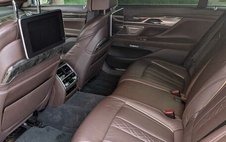 BMW 7 серия, 2018 год, 3 100 000 рублей, 11 фотография