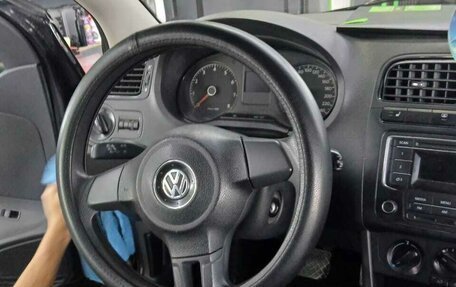 Volkswagen Polo VI (EU Market), 2013 год, 900 000 рублей, 10 фотография
