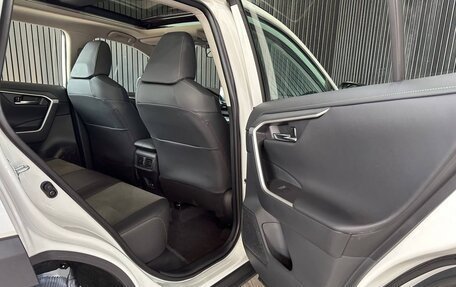 Toyota RAV4, 2025 год, 3 850 000 рублей, 17 фотография