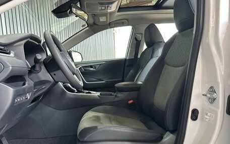Toyota RAV4, 2025 год, 3 850 000 рублей, 11 фотография