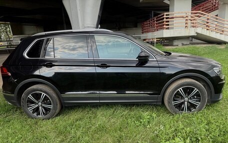 Volkswagen Tiguan II, 2018 год, 3 600 000 рублей, 2 фотография