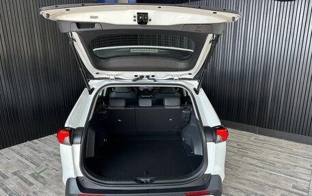 Toyota RAV4, 2025 год, 3 850 000 рублей, 21 фотография