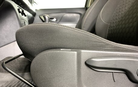 Renault Logan II, 2017 год, 685 000 рублей, 16 фотография
